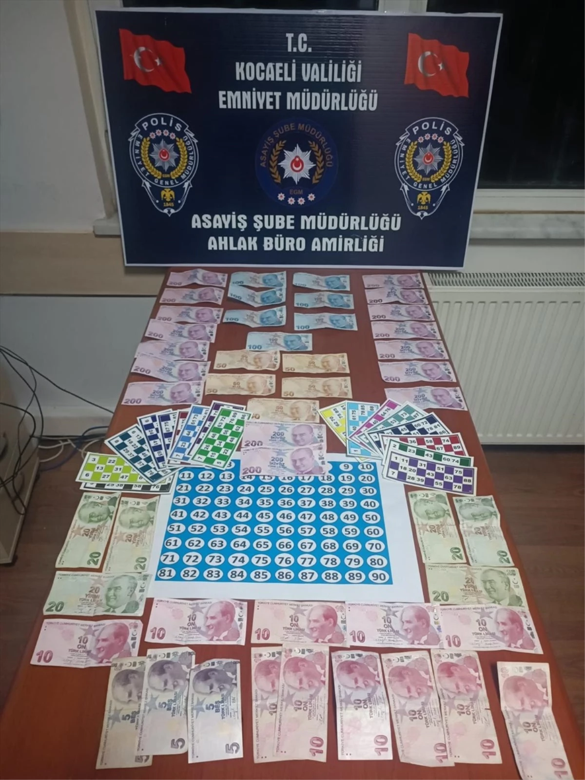Kartepe'de Kumar Oynayan 8 Kişiye 51 Bin 400 Lira Cezası