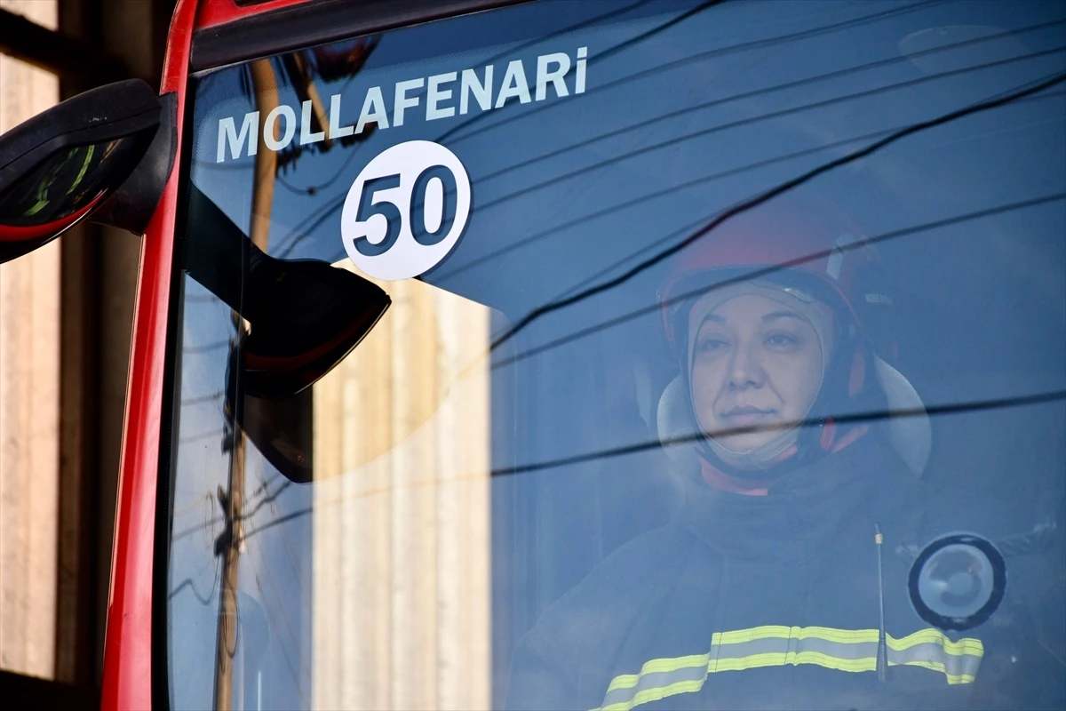 Kocaeli'de Gönüllü İtfaiyeci Kadın