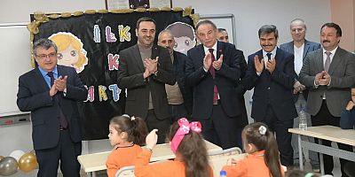 Başkan Özlü Öğrencilerin Karne Heyecanına Ortak Oldu  